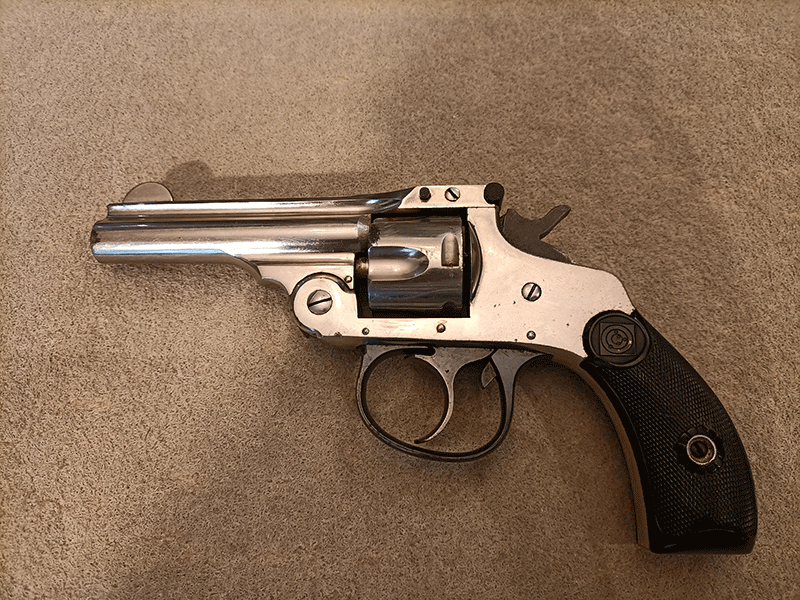 Revolver Harrington & Richardson Cal. 32 - Clicca l'immagine per chiudere