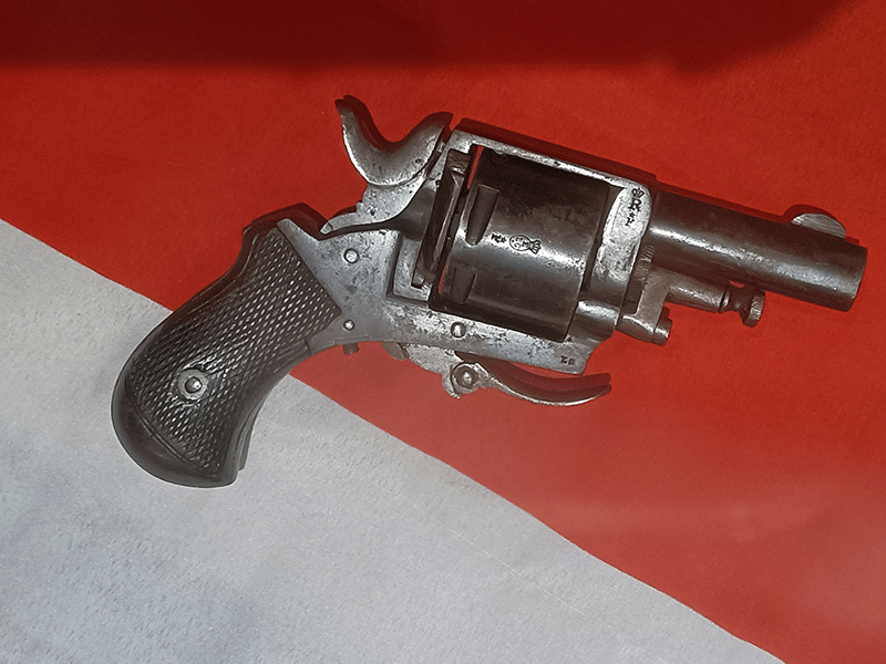 Revolver Belga arma antica cal. 320